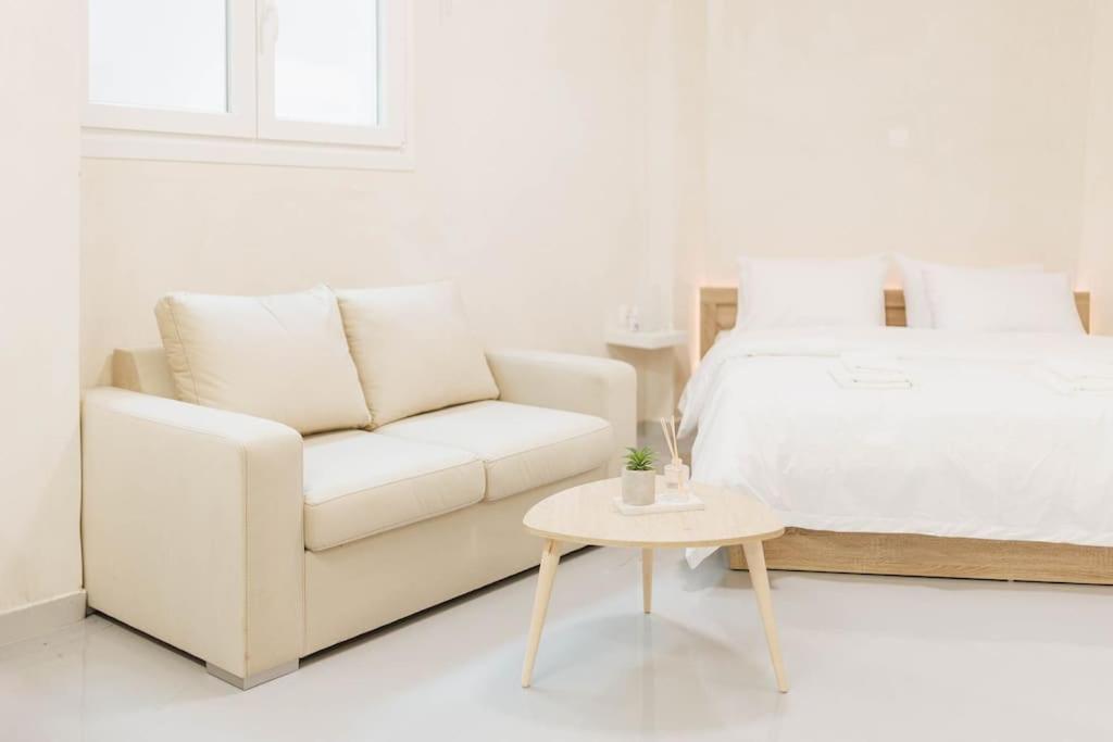 Modern Hiding Place In The Heart Of 아테네 외부 사진