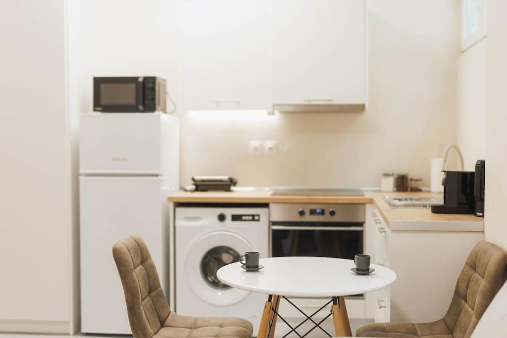 Modern Hiding Place In The Heart Of 아테네 외부 사진